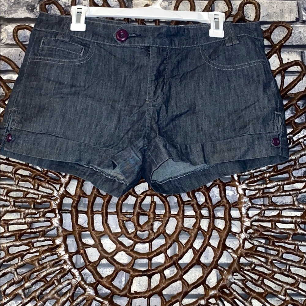 New Forever 21 denim shorts size 30